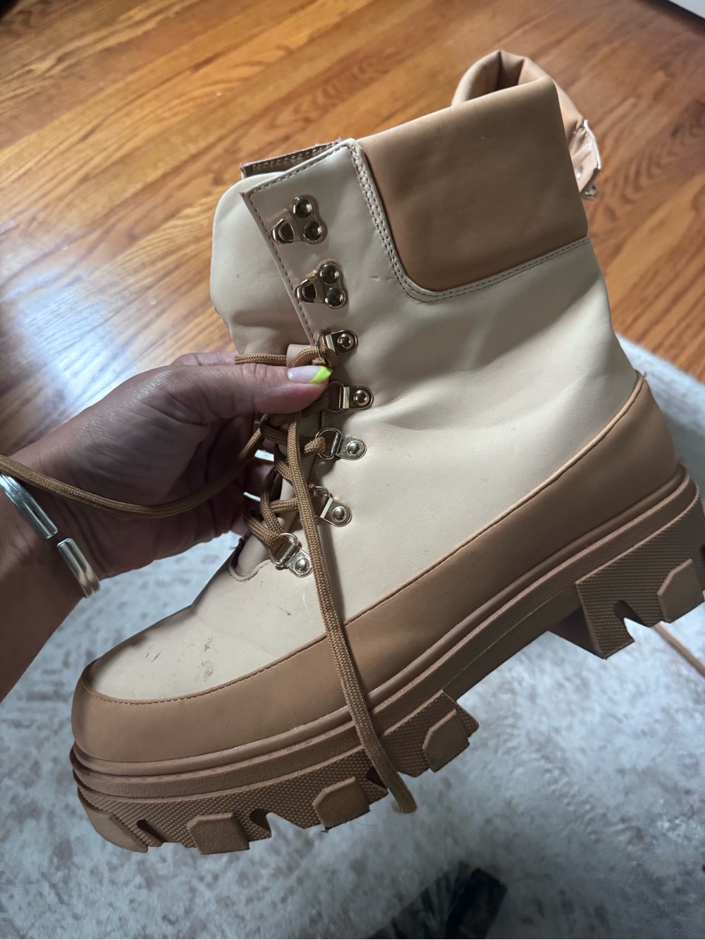 Women’s Chunky Lace-Up lug Boot in Beige and Tan